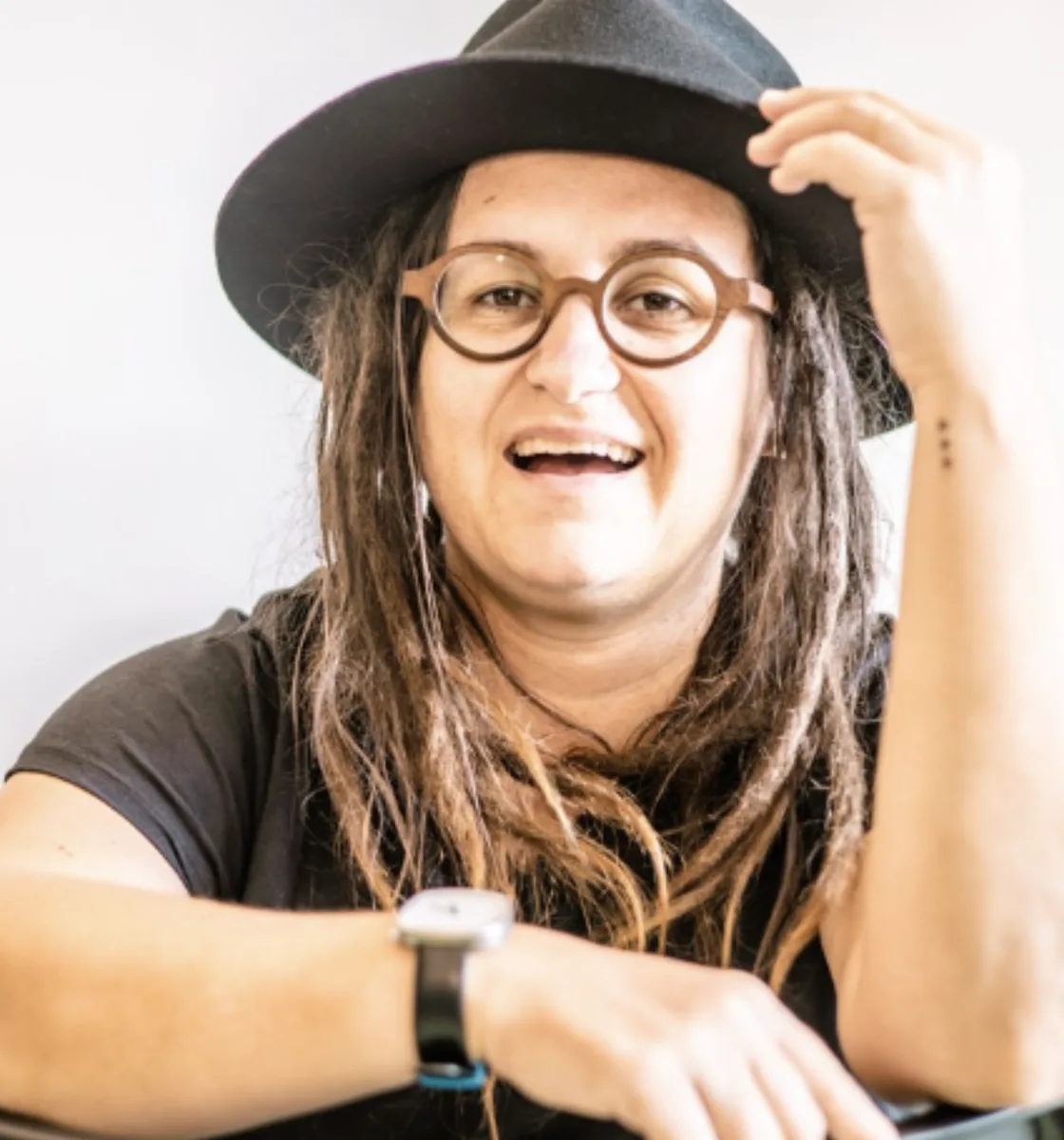 Portrait of Sharné Bloem wearing a wide-brimmed hat